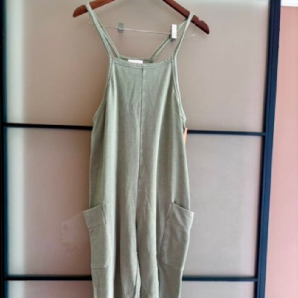 Colsie heathered olive razorback casual jumpsuit Sz Small NWT